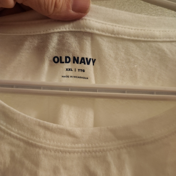 Crop top , size xxl , white w logo of alliyah - Picture 2 of 5